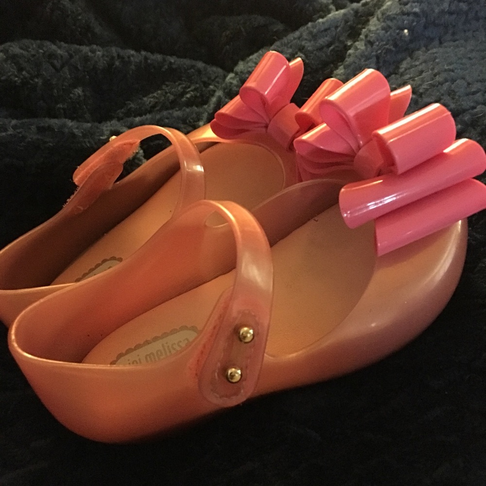 Adorable dress shoes for your little girl.